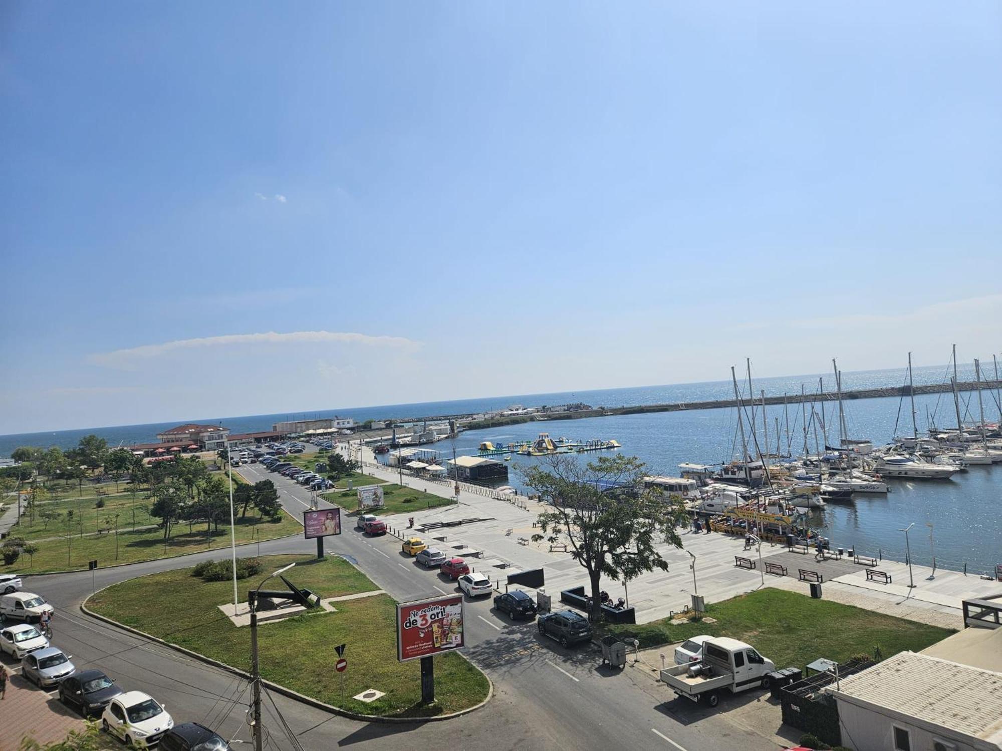 Blue Marina Sea View Lägenhet Mangalia Exteriör bild