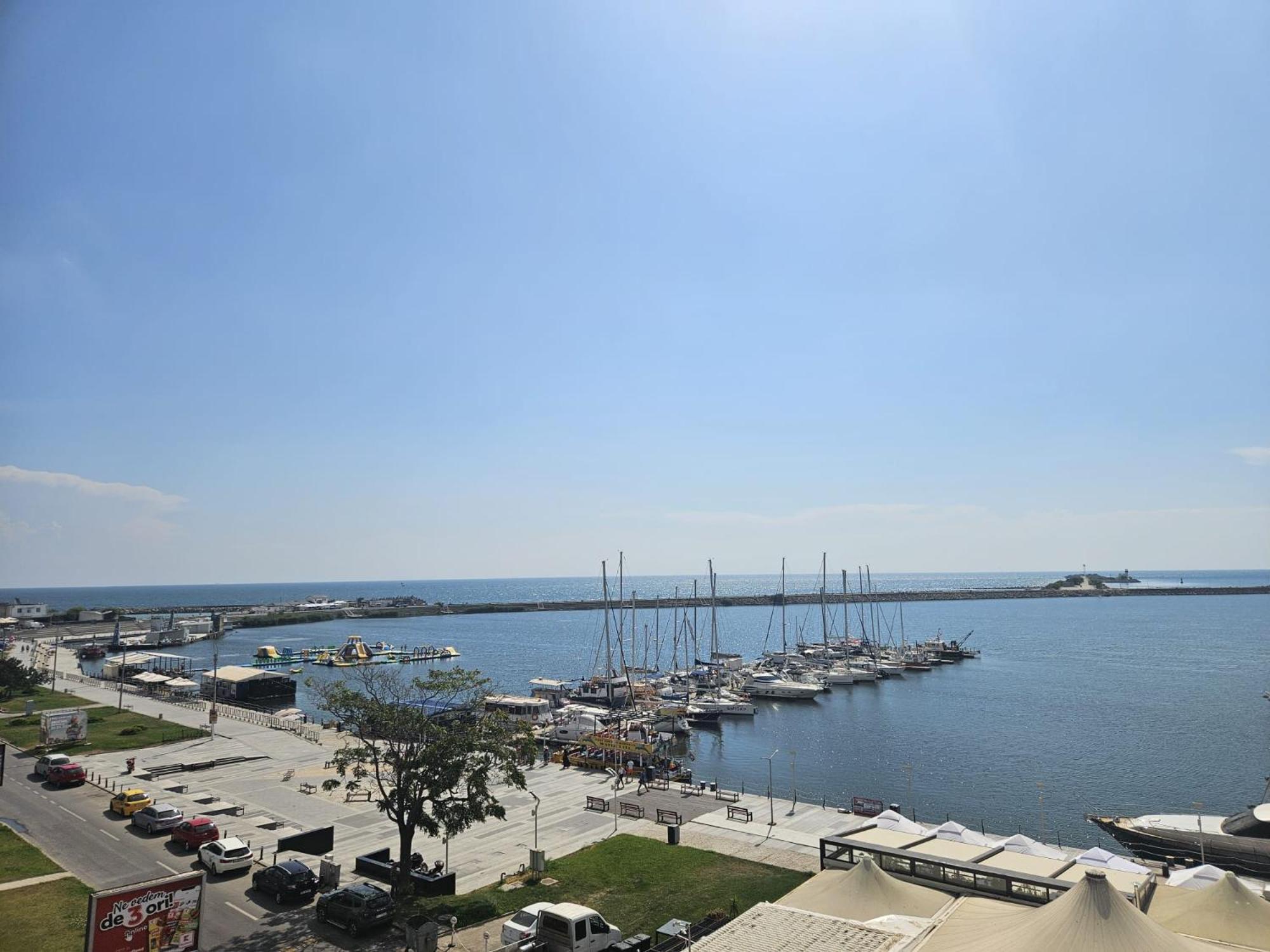 Blue Marina Sea View Lägenhet Mangalia Exteriör bild